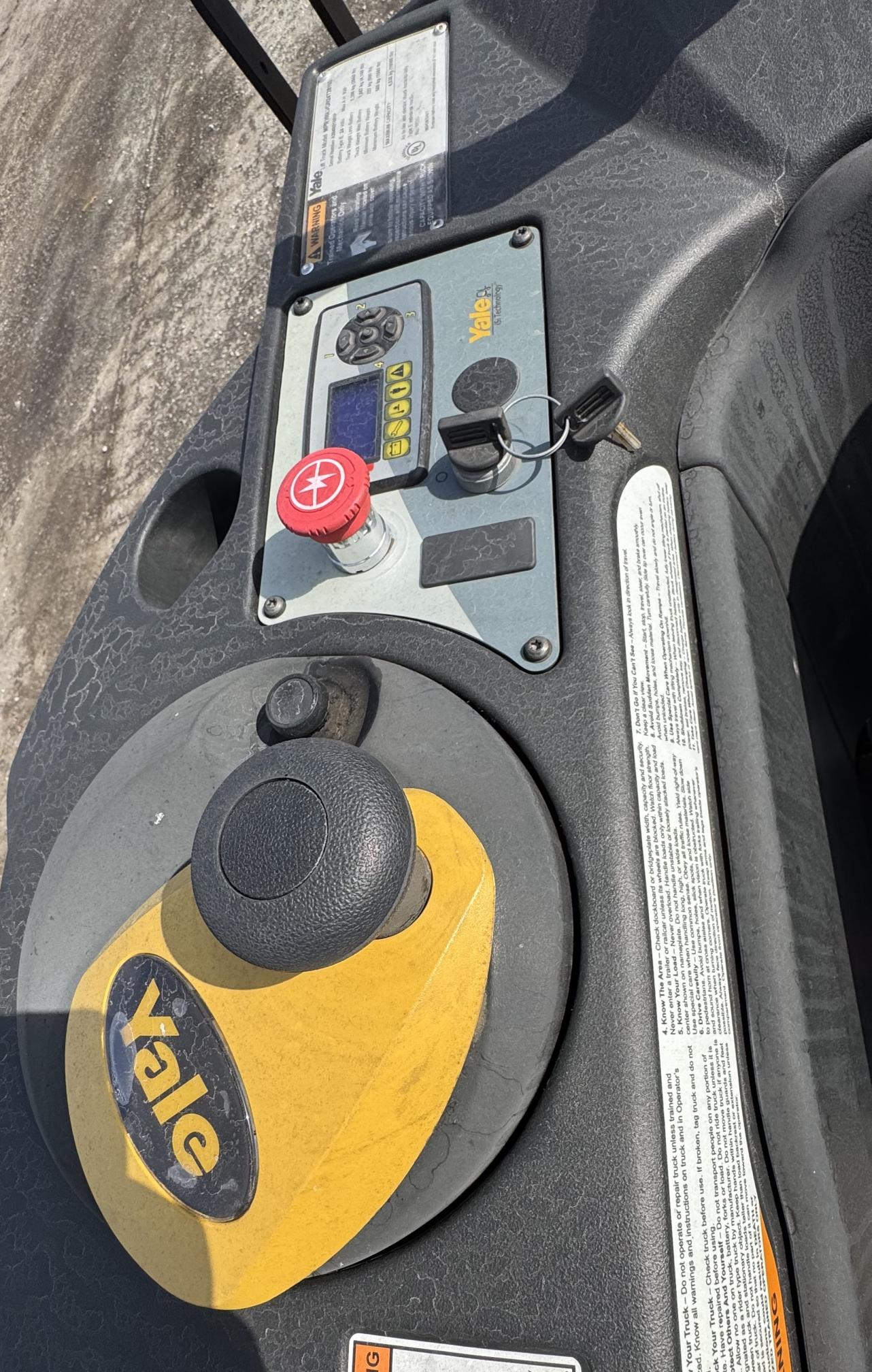 2016 YALE Lift Truck Model - Image 9