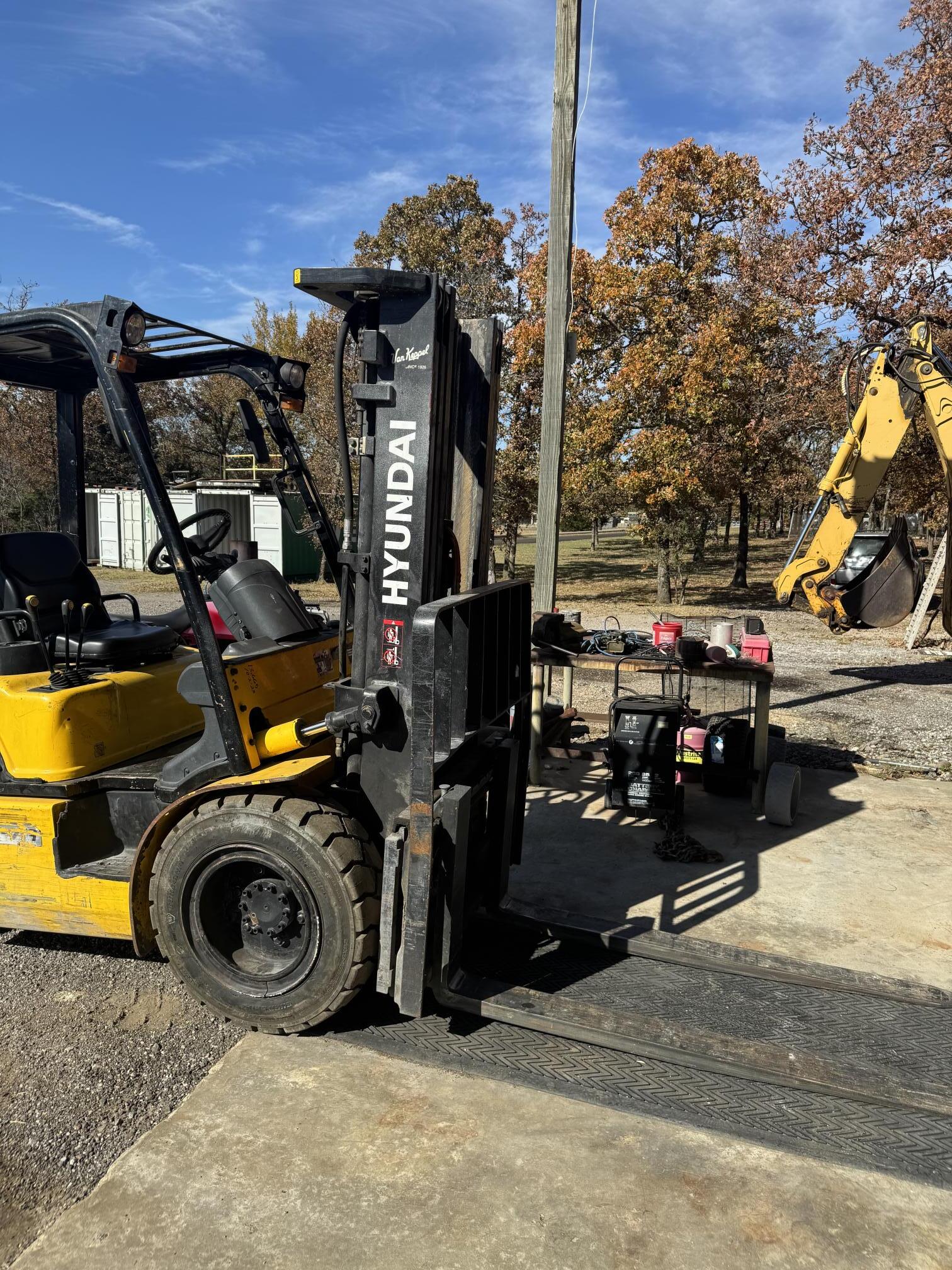 HYUNDAI 45L-7A - view 2 of 16