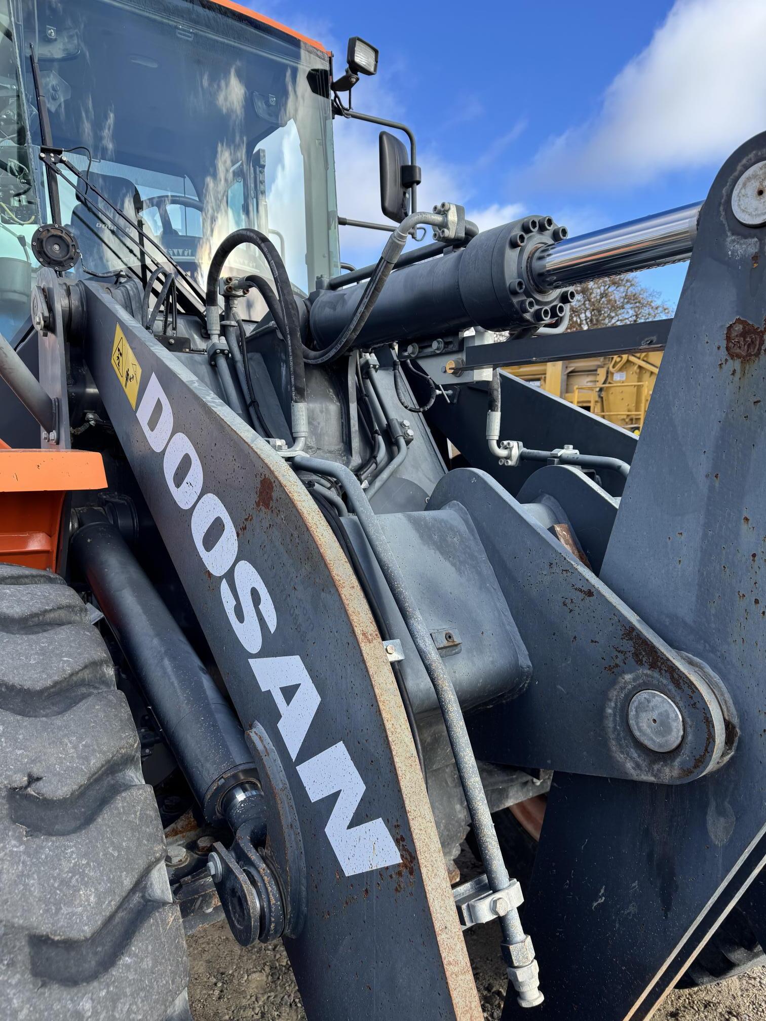 2018 DOOSAN DL 220 - Image 13