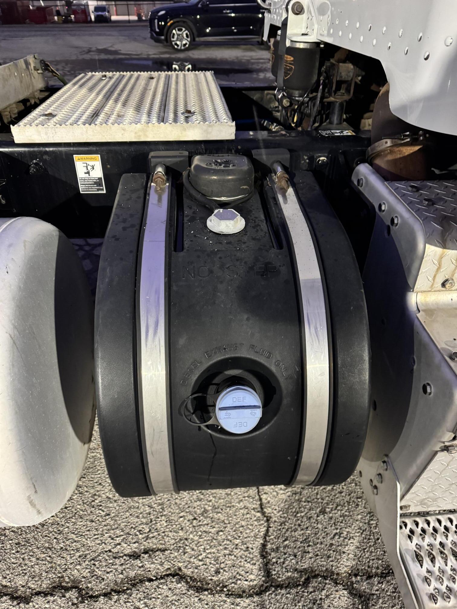 2013 PETERBILT 388 - Image 14