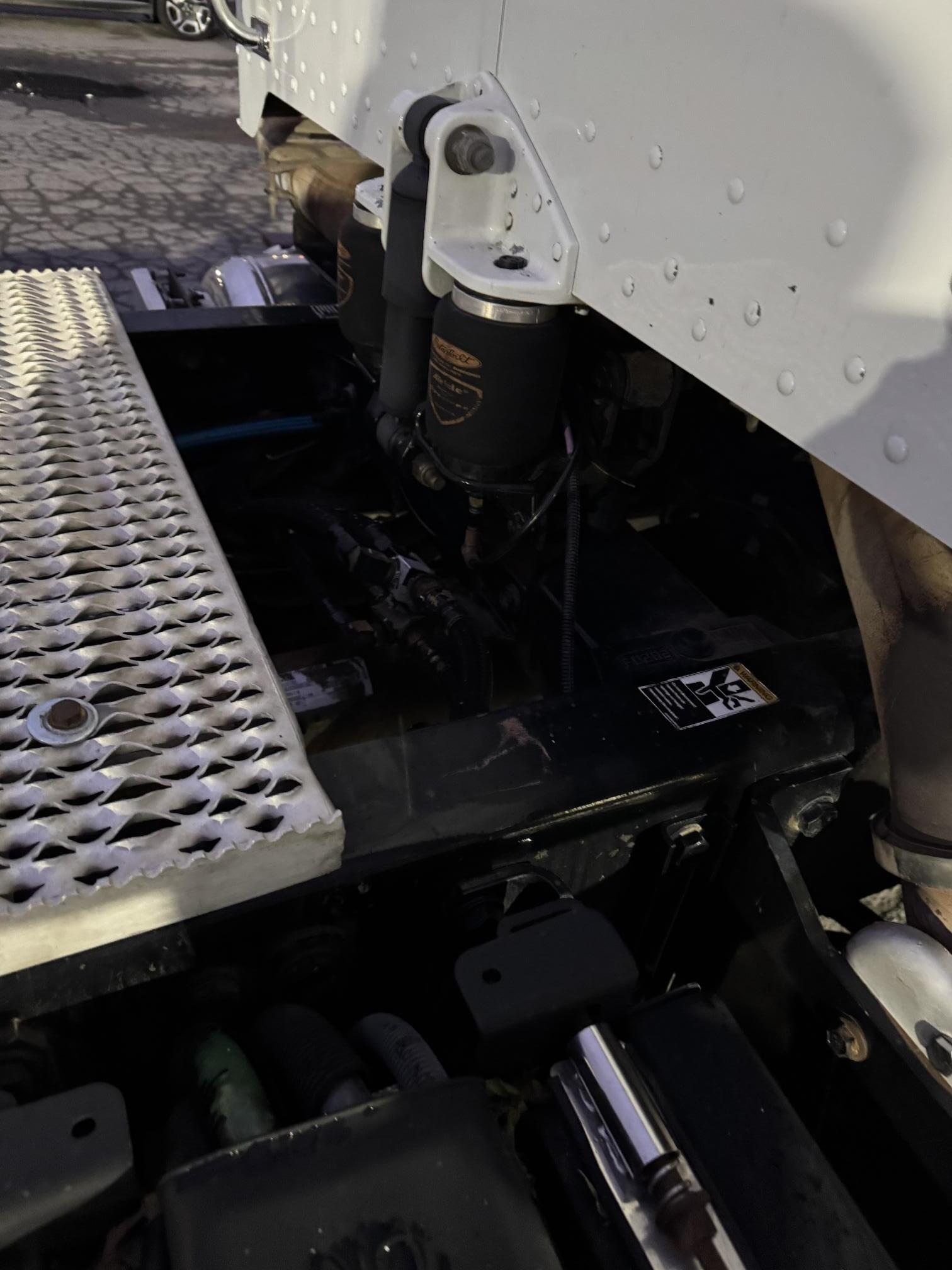 2013 PETERBILT 388 - Image 17