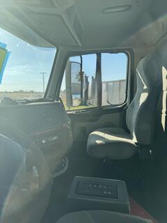 2007 VOLVO VNL42T - Image 18