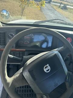 2007 VOLVO VNL42T - Image 13