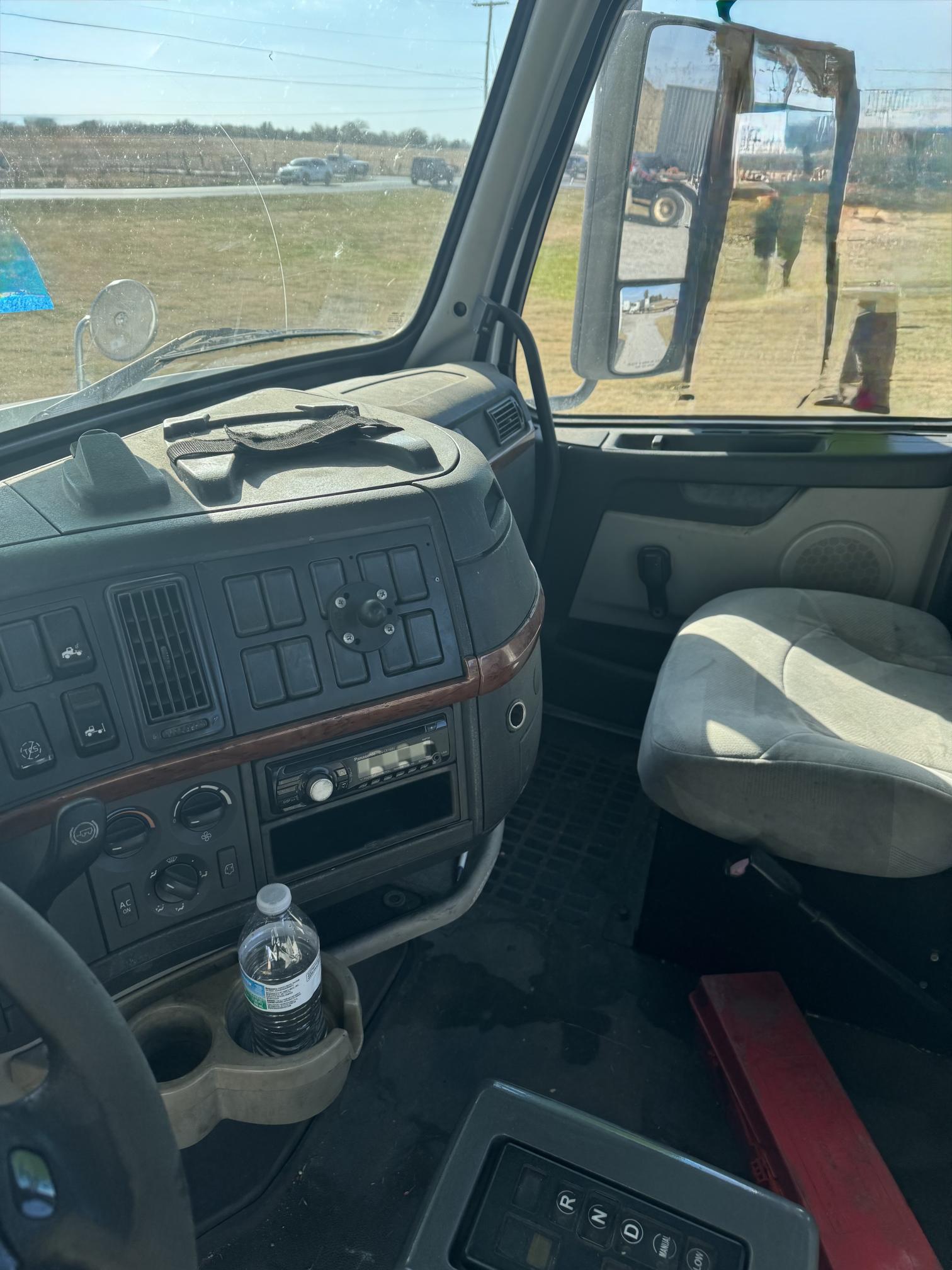 2007 VOLVO VNL42T - Image 16