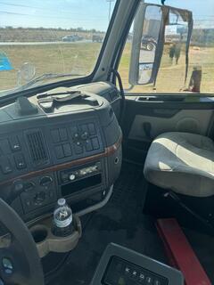 2007 VOLVO VNL42T - Image 16
