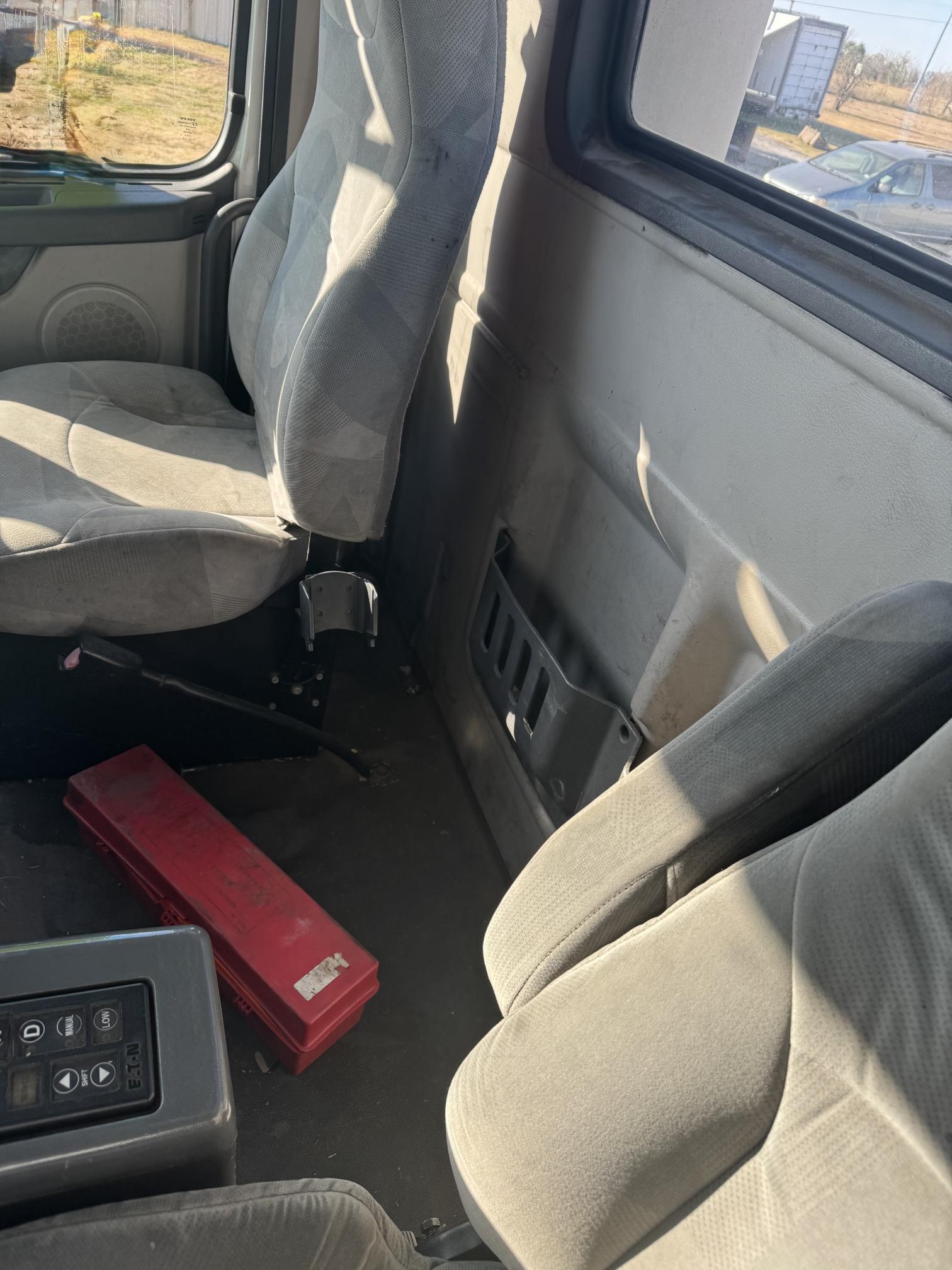 2007 VOLVO VNL42T - Image 12