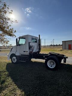 2007 VOLVO VNL42T - Image 10