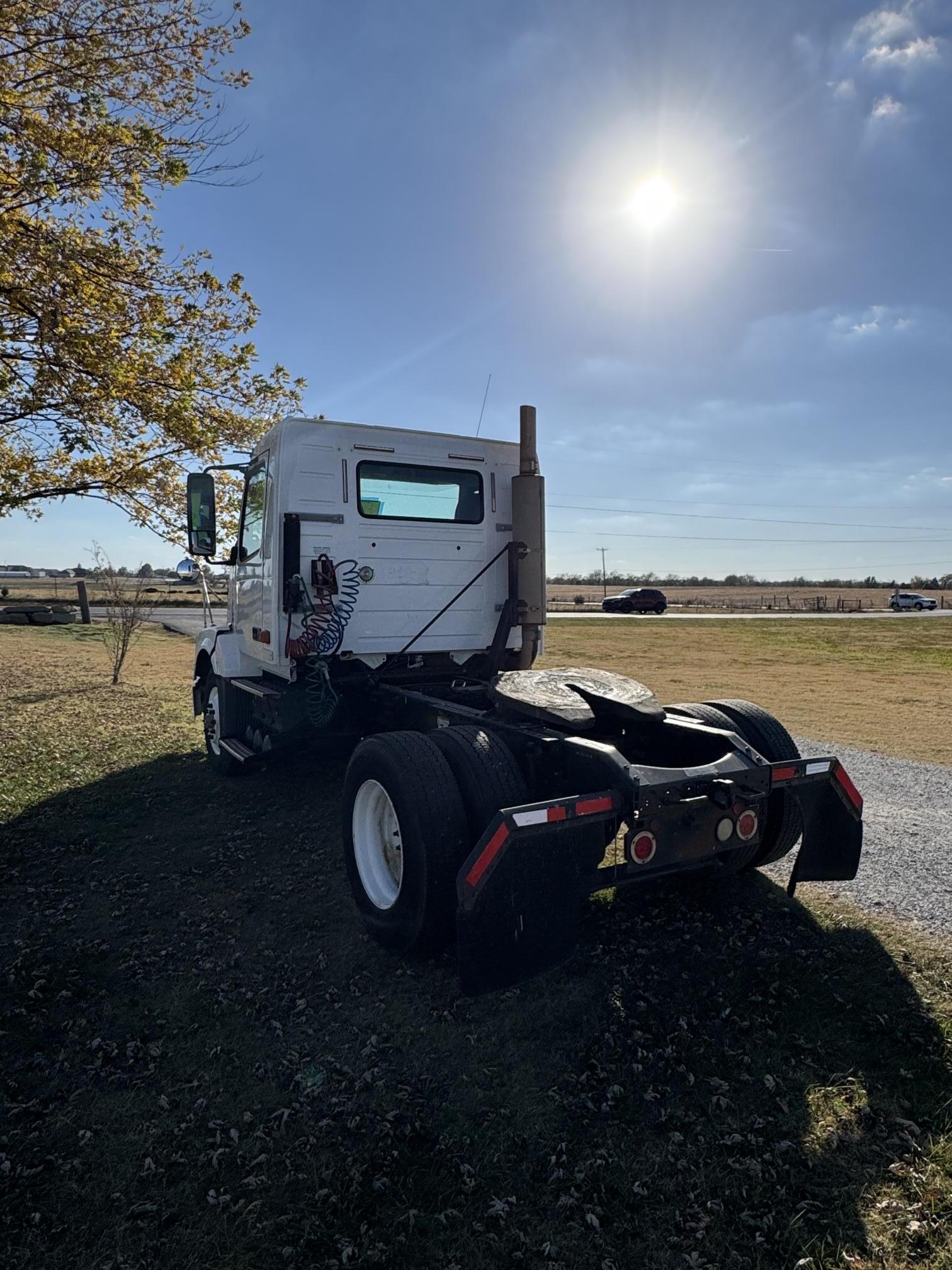 2007 VOLVO VNL42T - Image 9