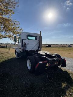 2007 VOLVO VNL42T - Image 9