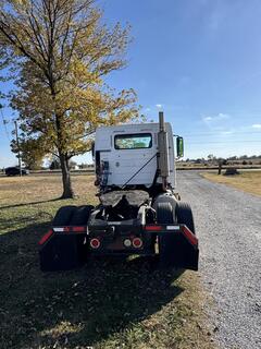 2007 VOLVO VNL42T - Image 8