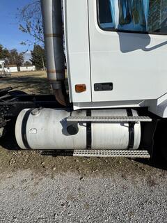 2007 VOLVO VNL42T - Image 19