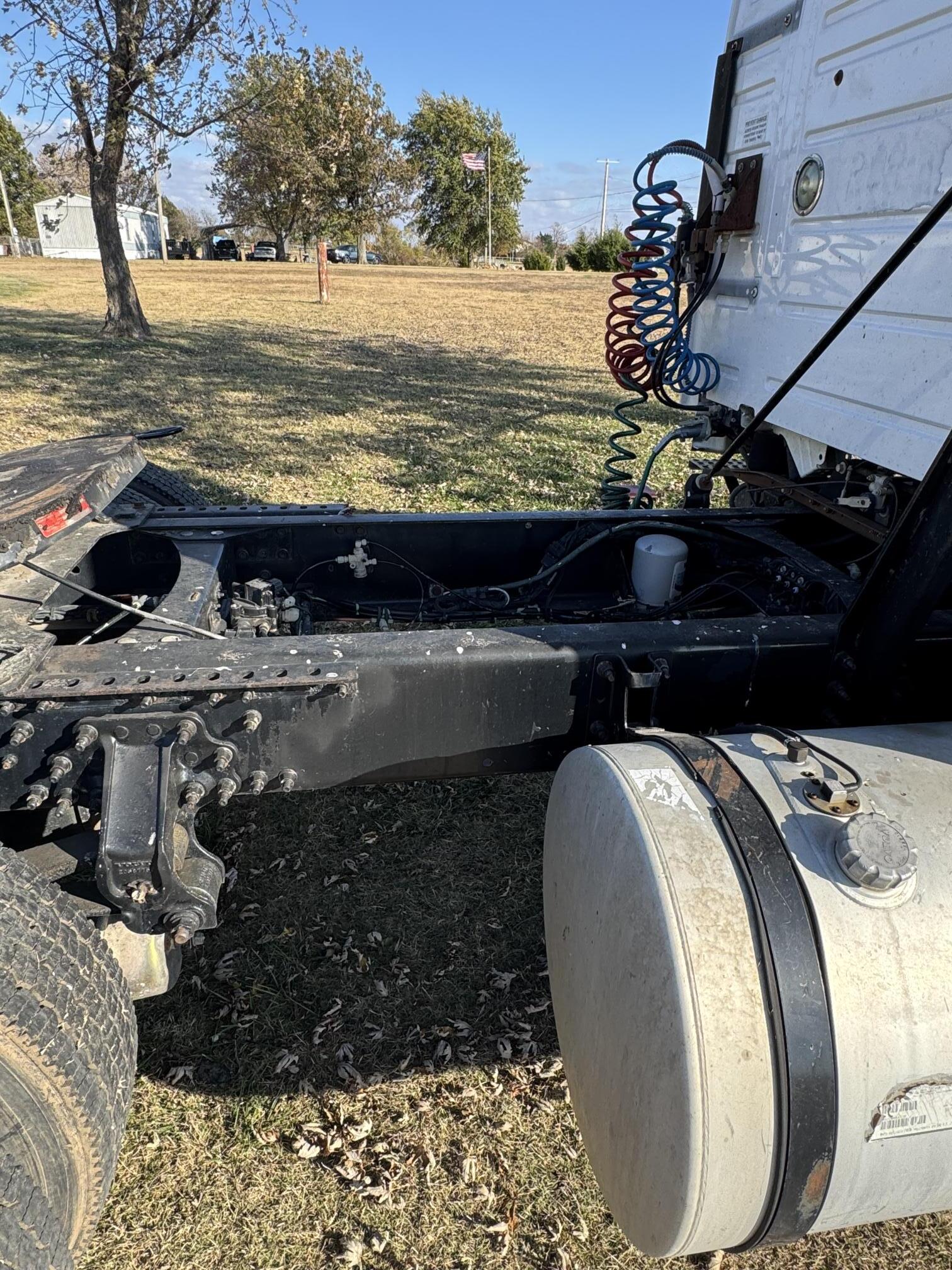 2007 VOLVO VNL42T - Image 26