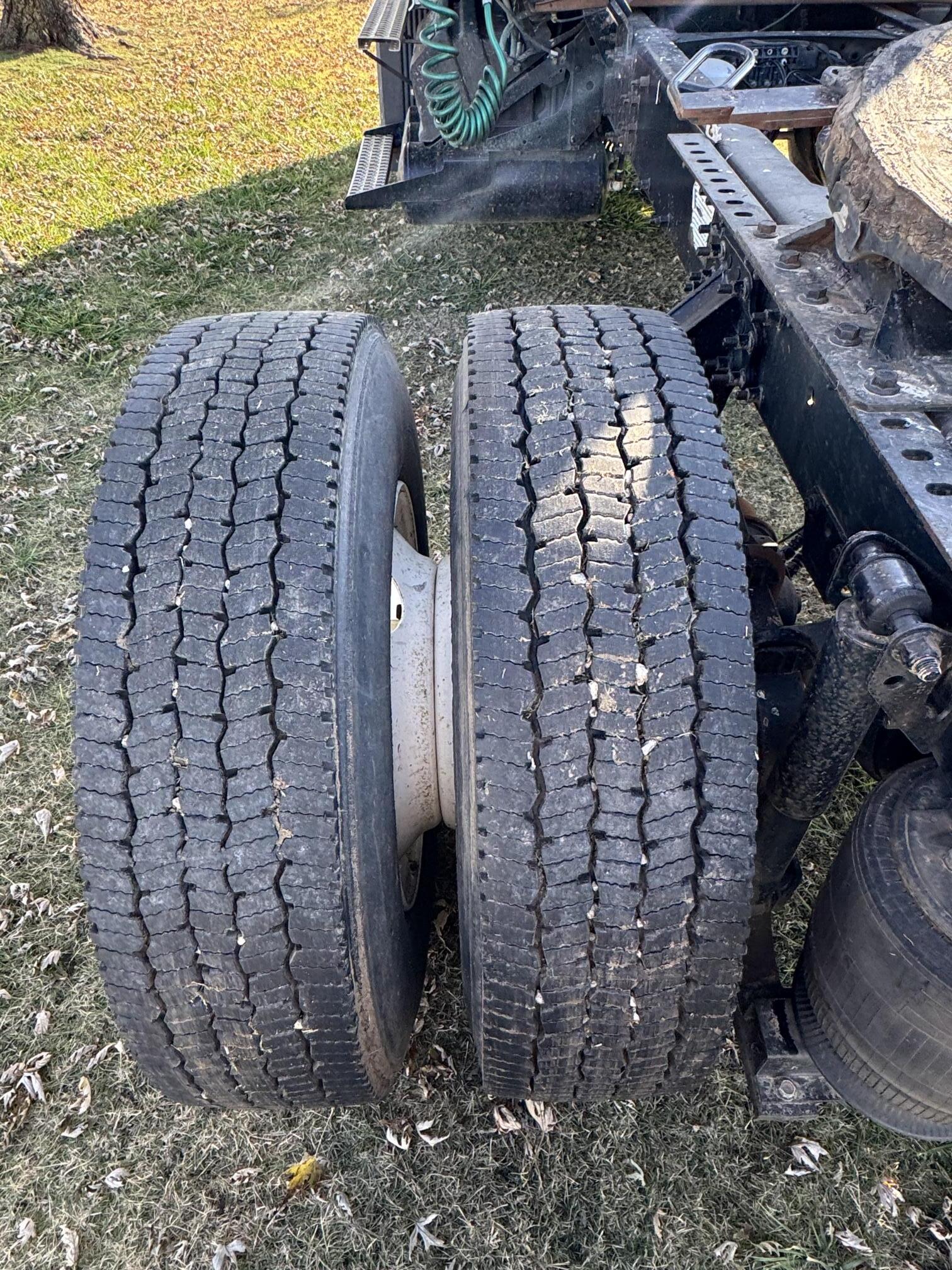 2007 VOLVO VNL42T - Image 24