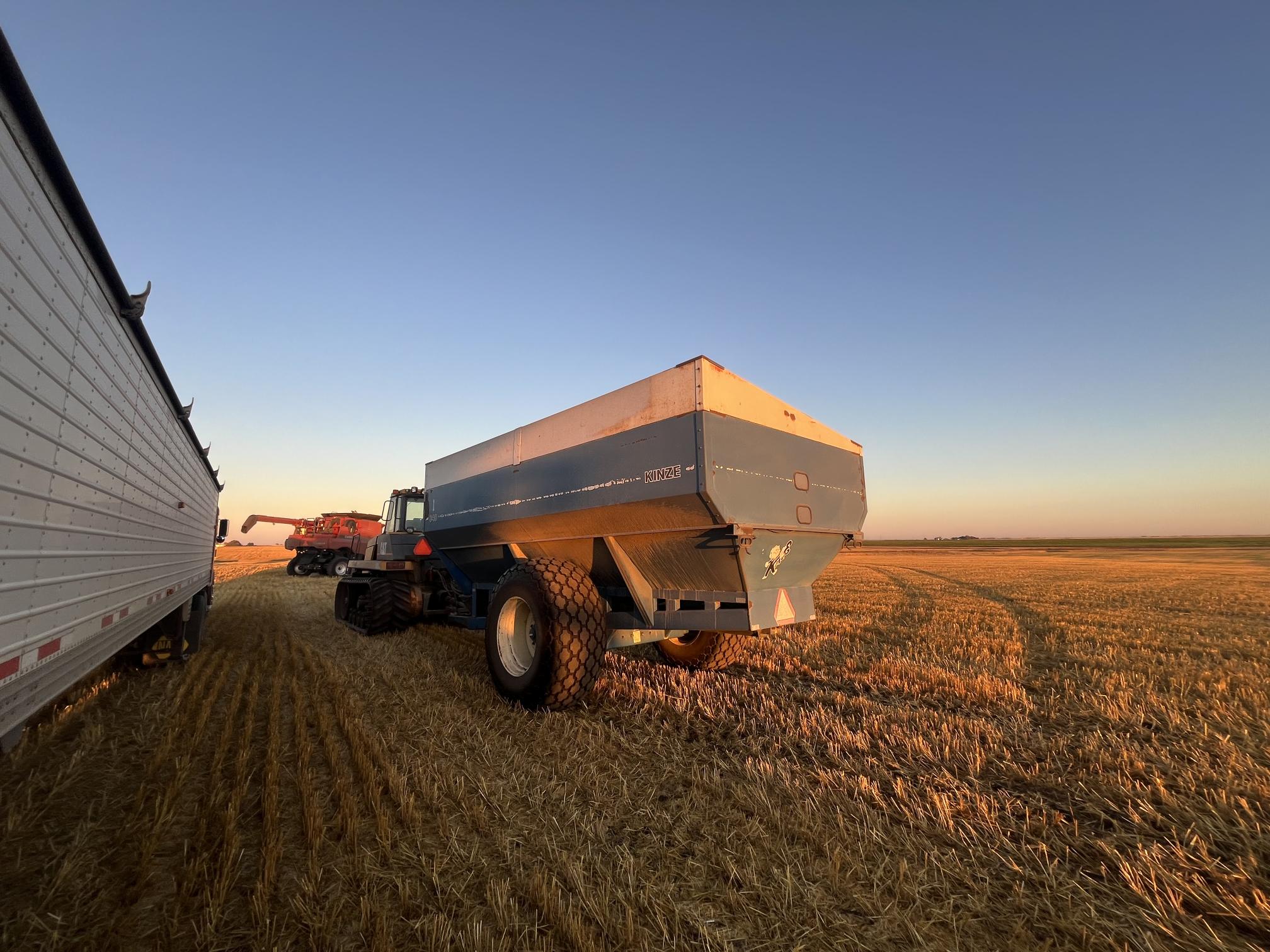 1993 KINZE 840 - Image 10