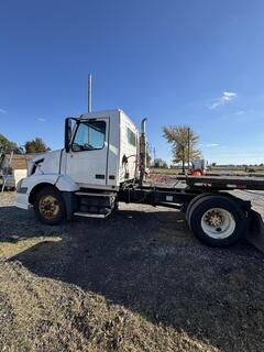 2006 VOLVO VNL42T - Image 7