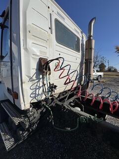 2006 VOLVO VNL42T - Image 9