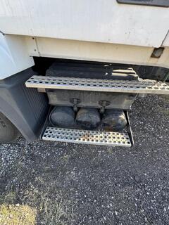 2006 VOLVO VNL42T - Image 12