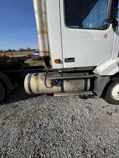 2006 VOLVO VNL42T - Image 13