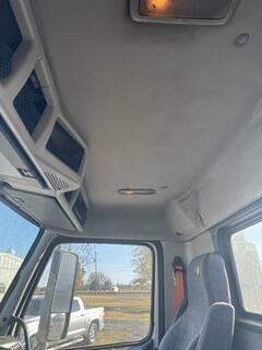 2006 VOLVO VNL42T - Image 19