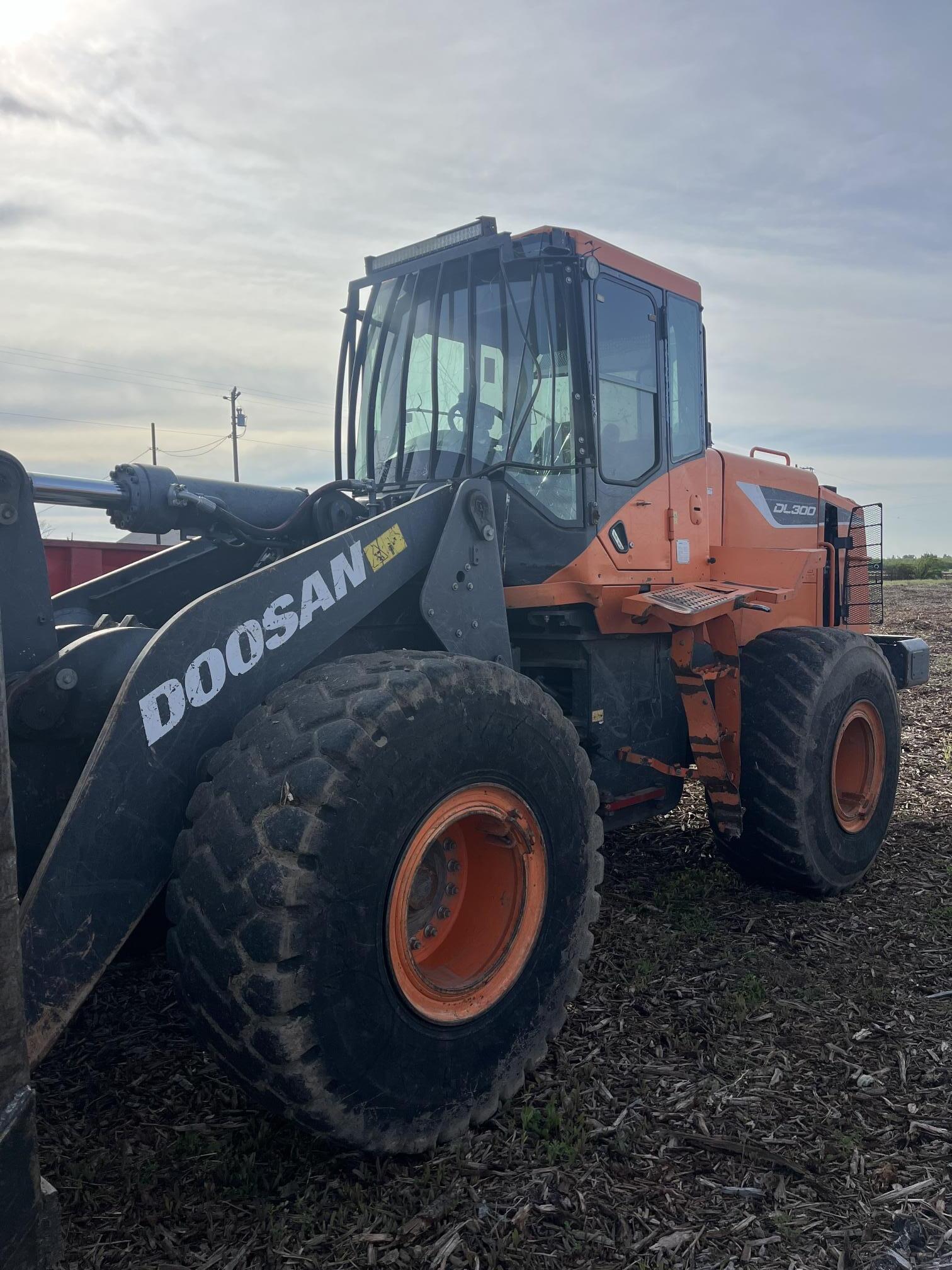 2018 DOOSAN Dl300 - view 4 of 8