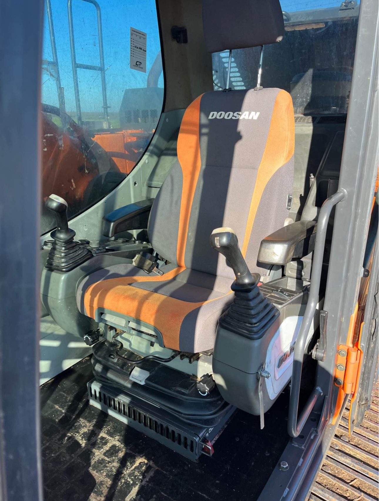 2018 DOOSAN DX255LC-5 - view 3 of 10