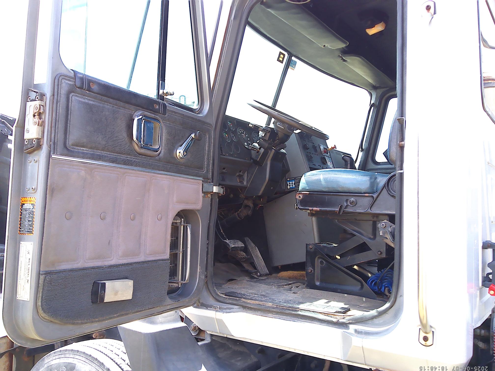 1993 MACK CH613 - view 18 of 25