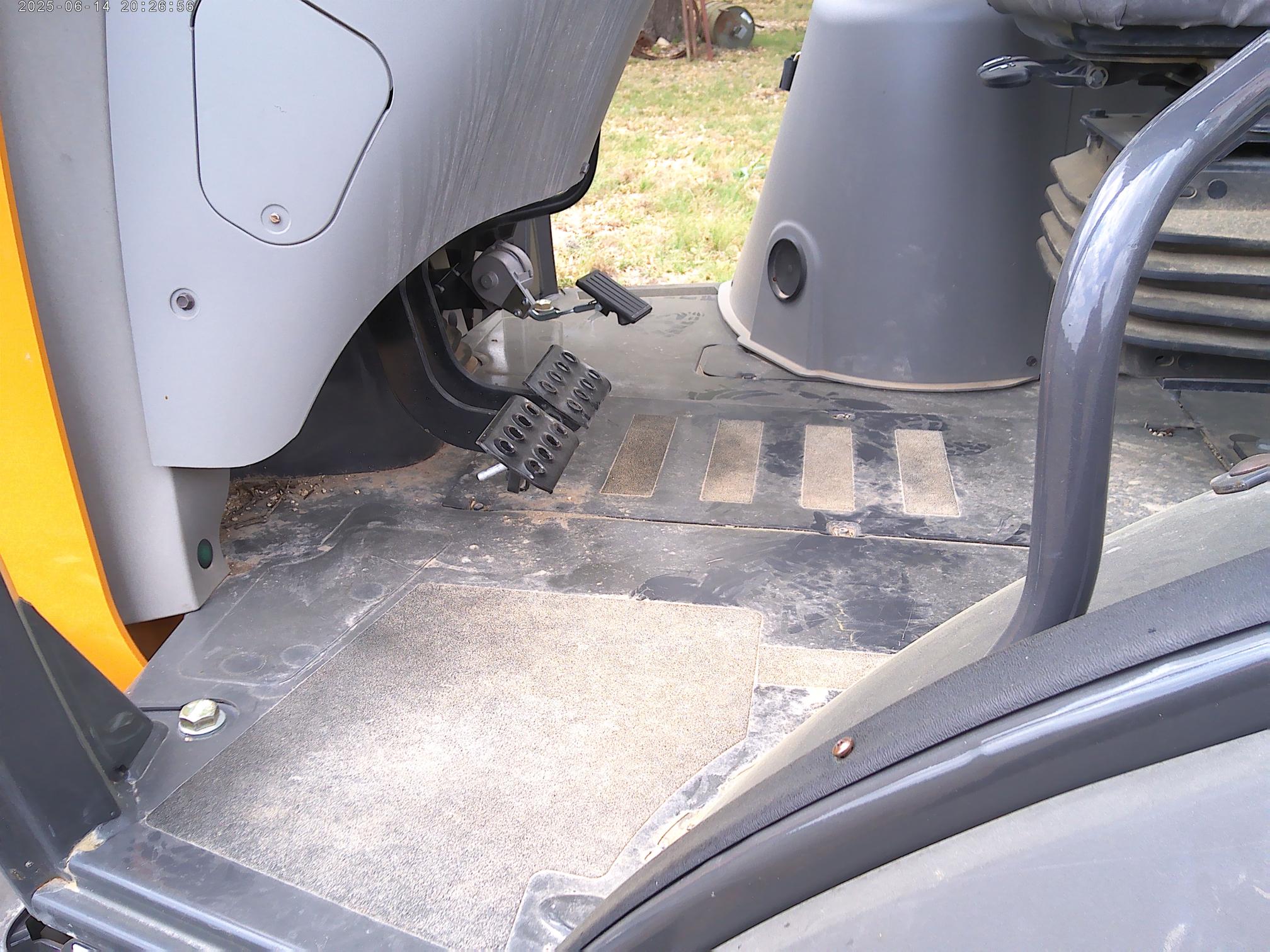 2024 CASE 580SN - view 15 of 26