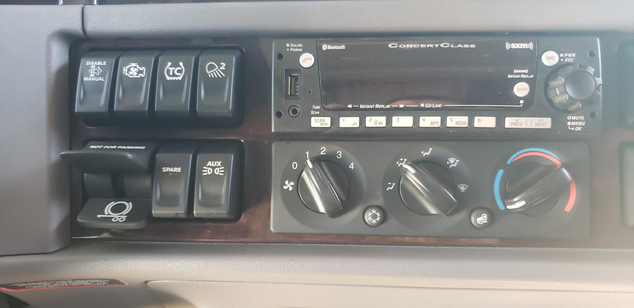 2024 PETERBILT 389 - Image 15