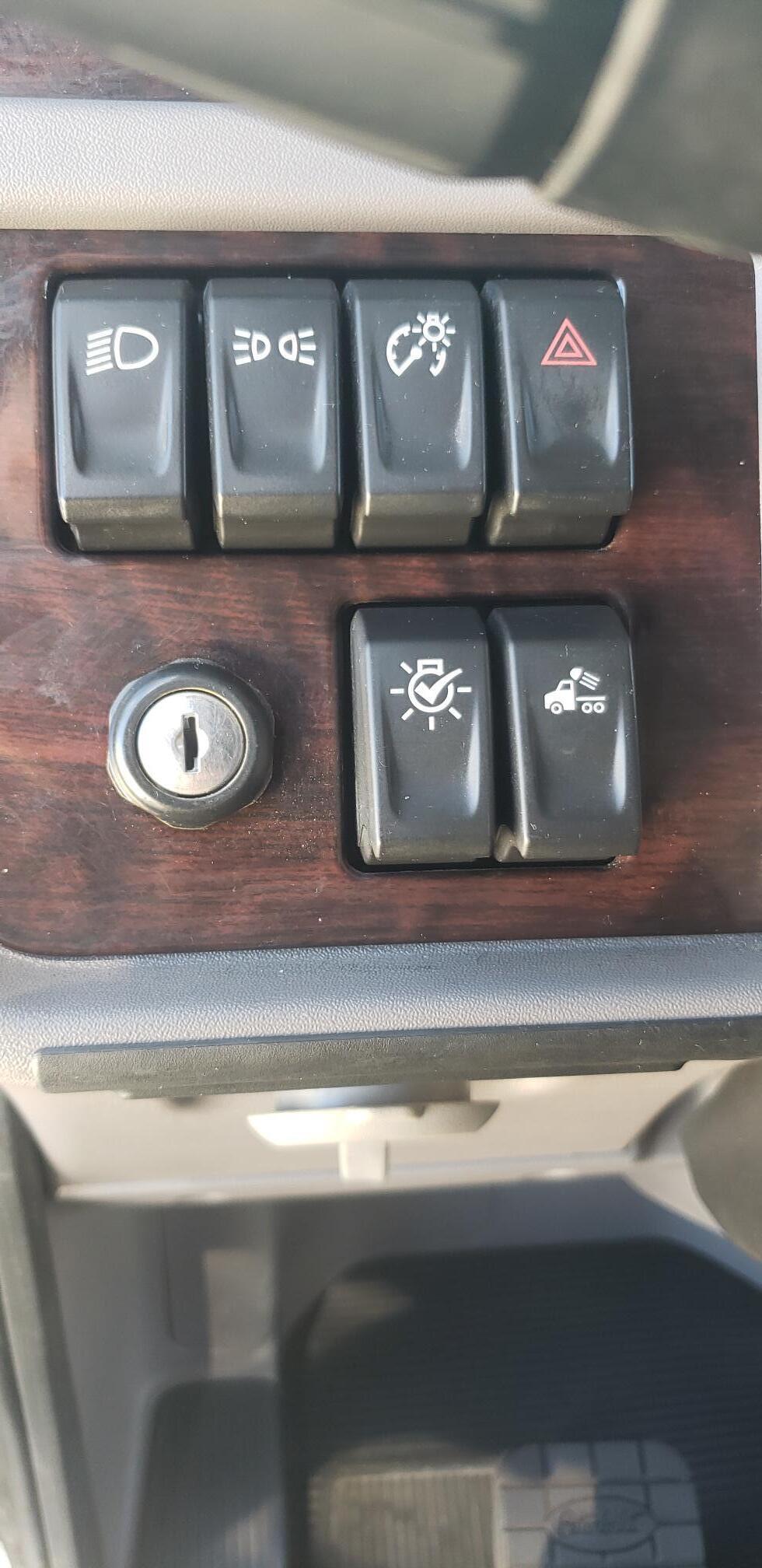 2024 PETERBILT 389 - Image 16