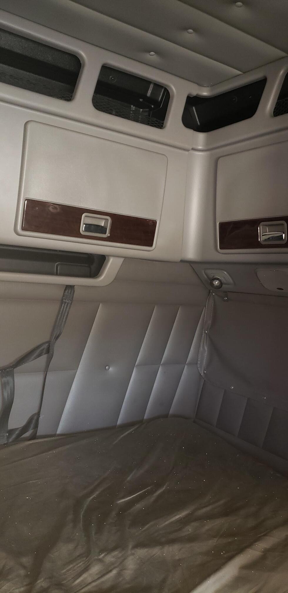 2024 PETERBILT 389 - Image 21