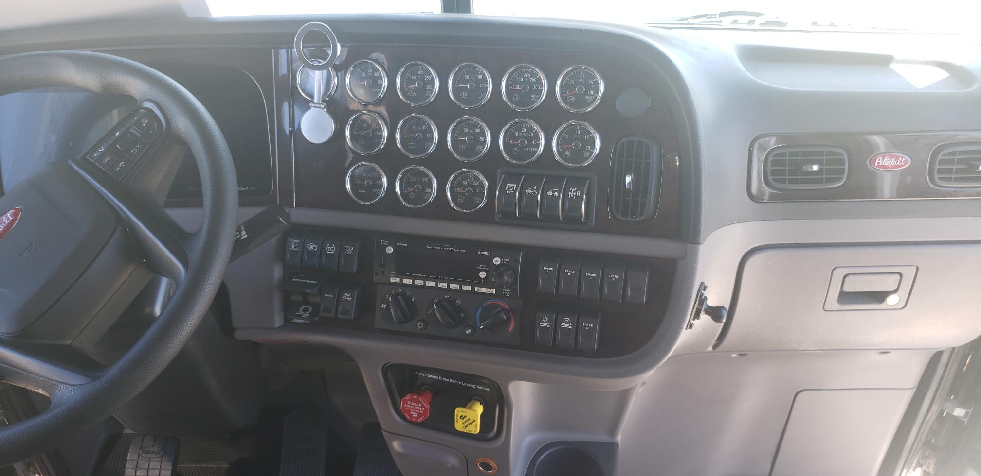 2024 PETERBILT 389 - Image 23