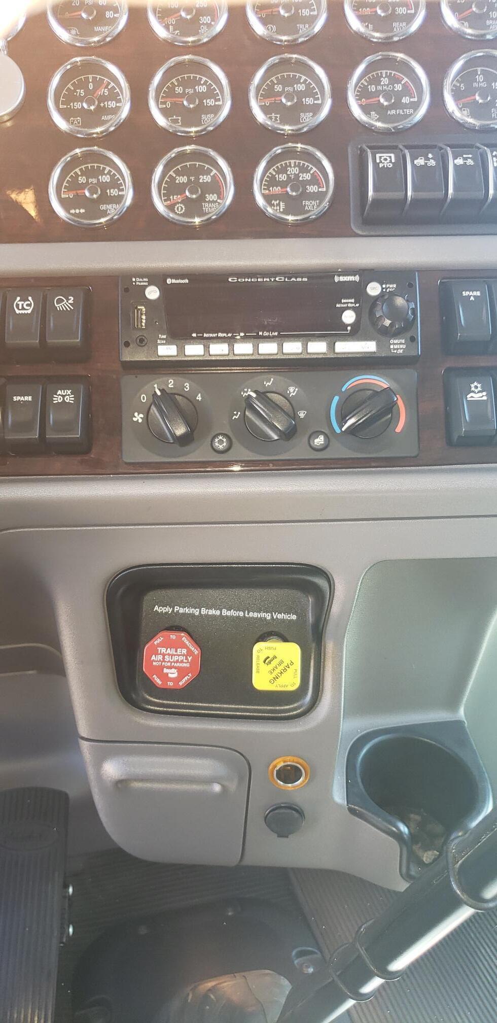 2024 PETERBILT 389 - Image 24