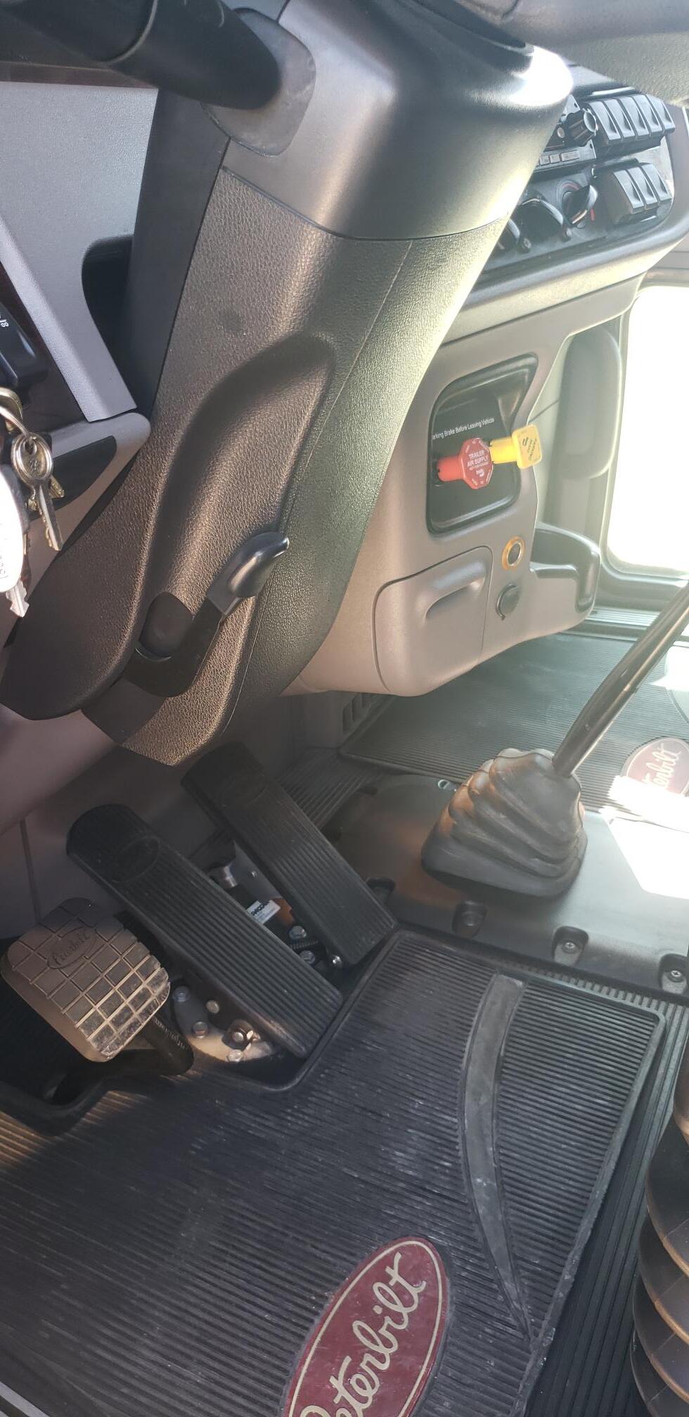 2024 PETERBILT 389 - Image 25