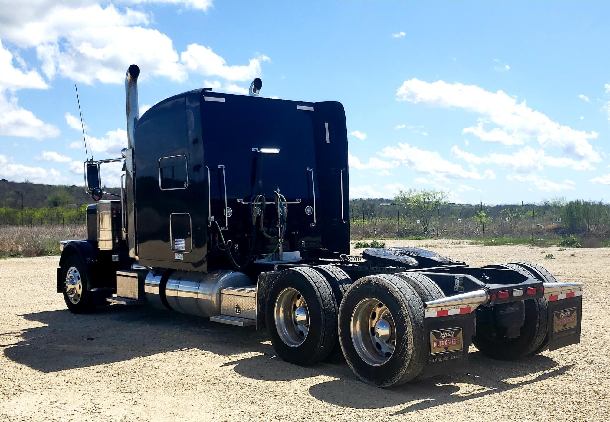 2024 PETERBILT 389 - Image 10