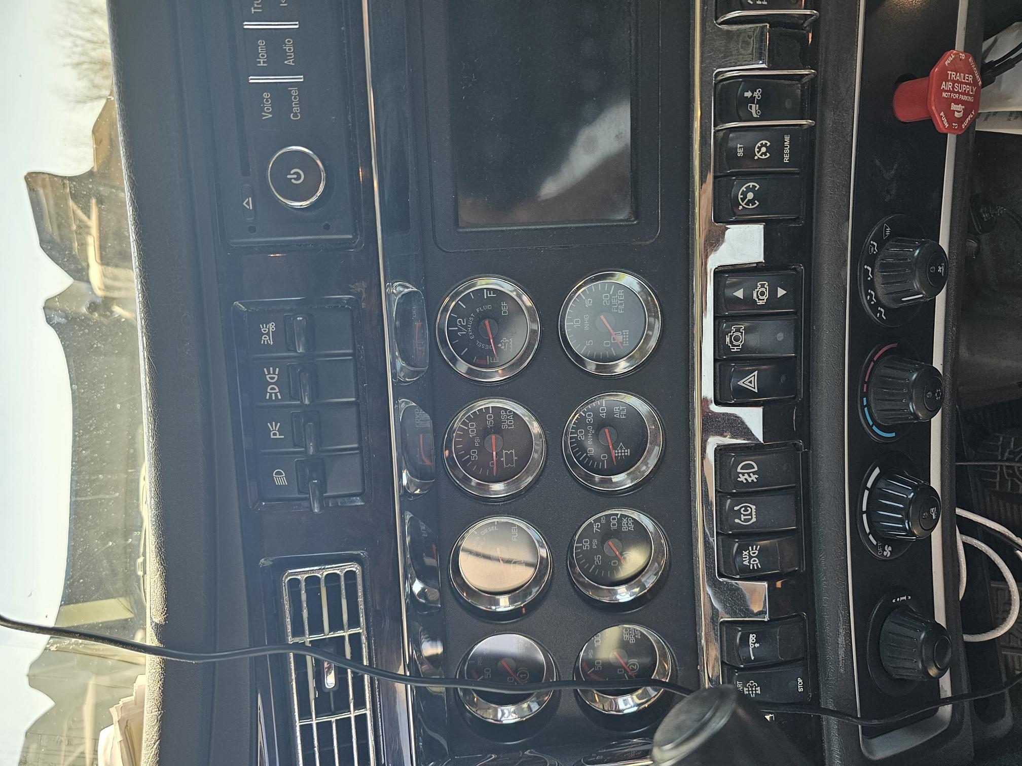 2015 KENWORTH W900 - Image 29