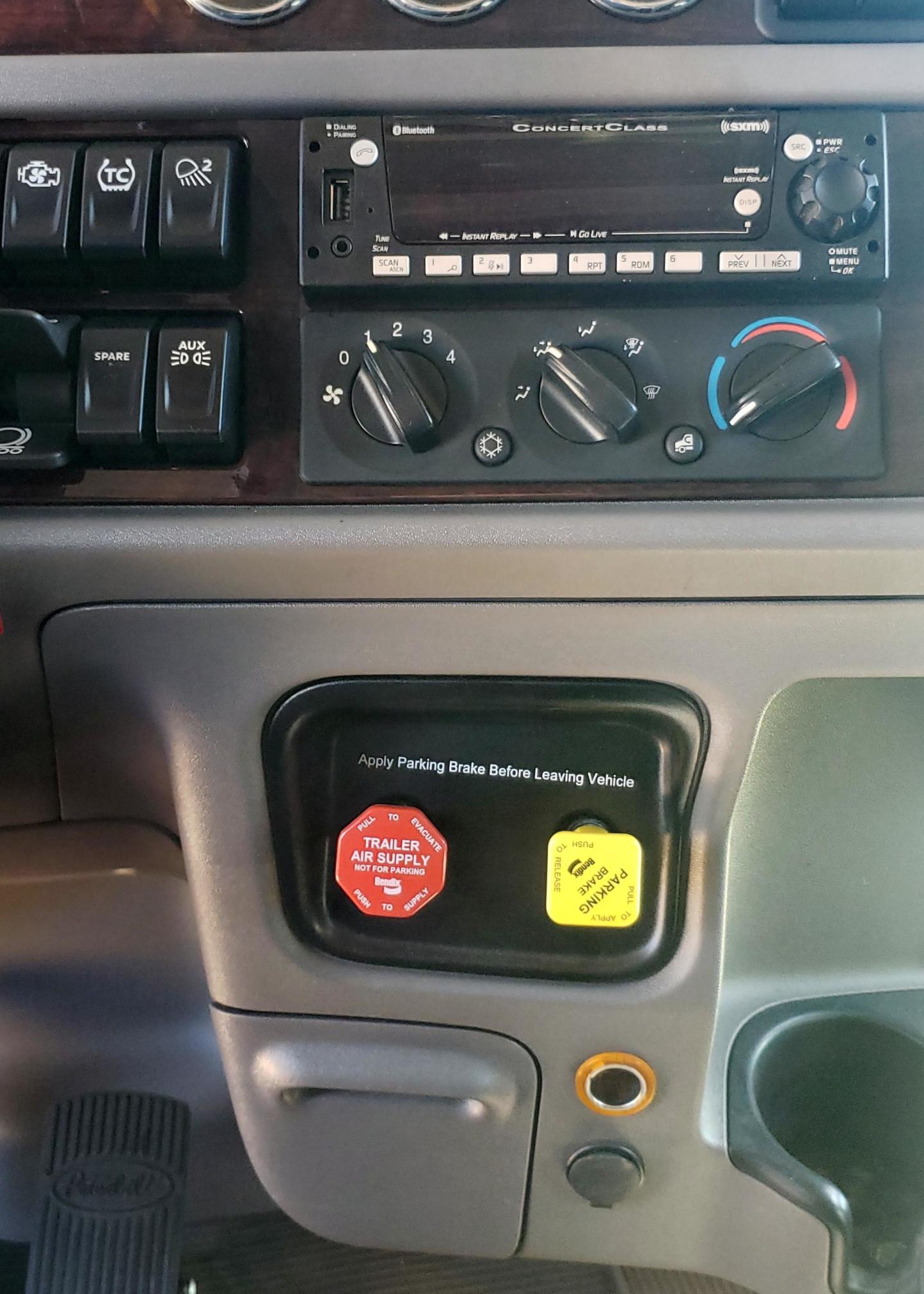 2015 KENWORTH W900 - Image 13