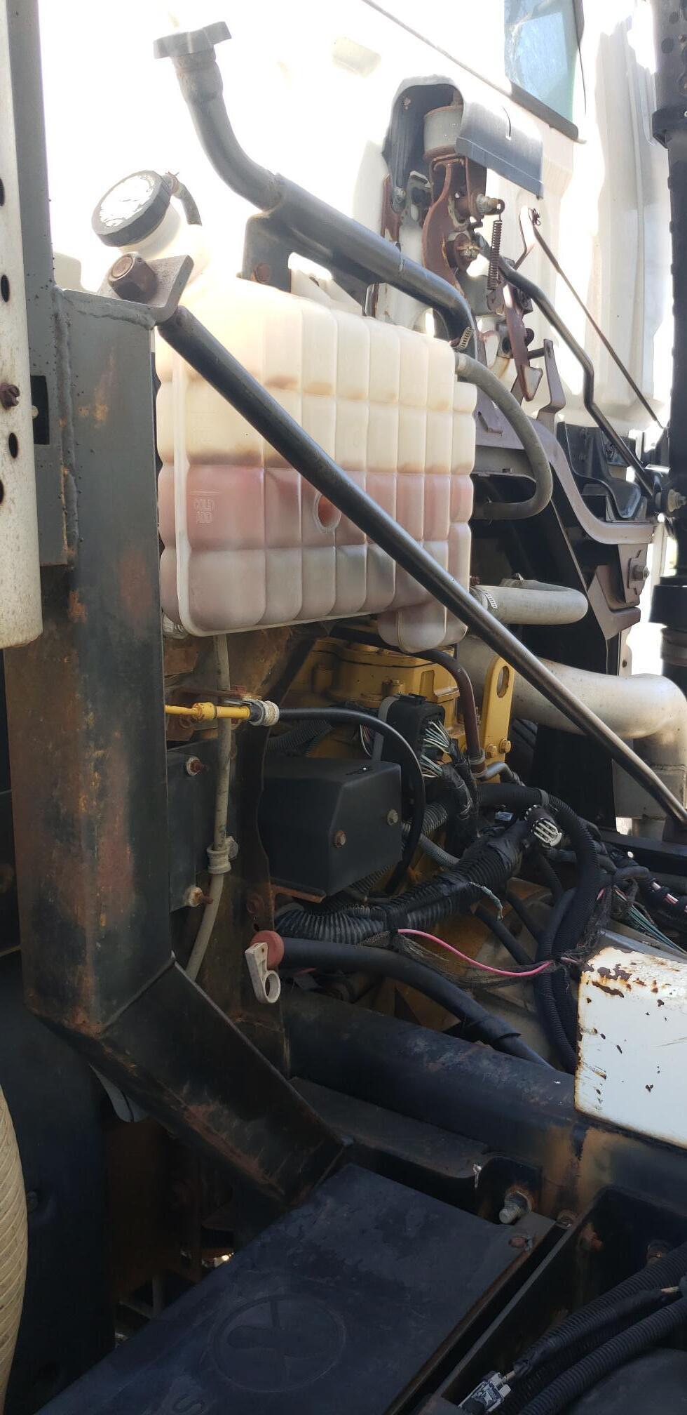 1999 GMC T7500 - view 9 of 40