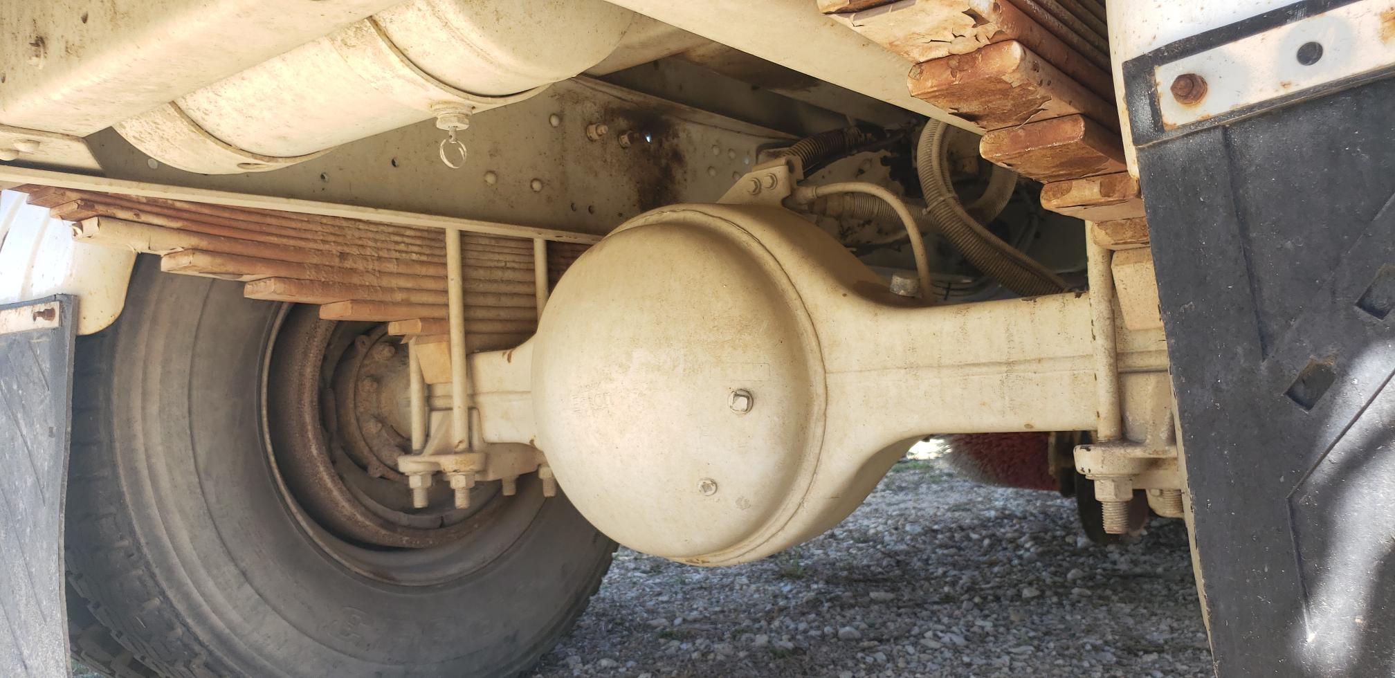 1999 GMC T7500 - Image 15