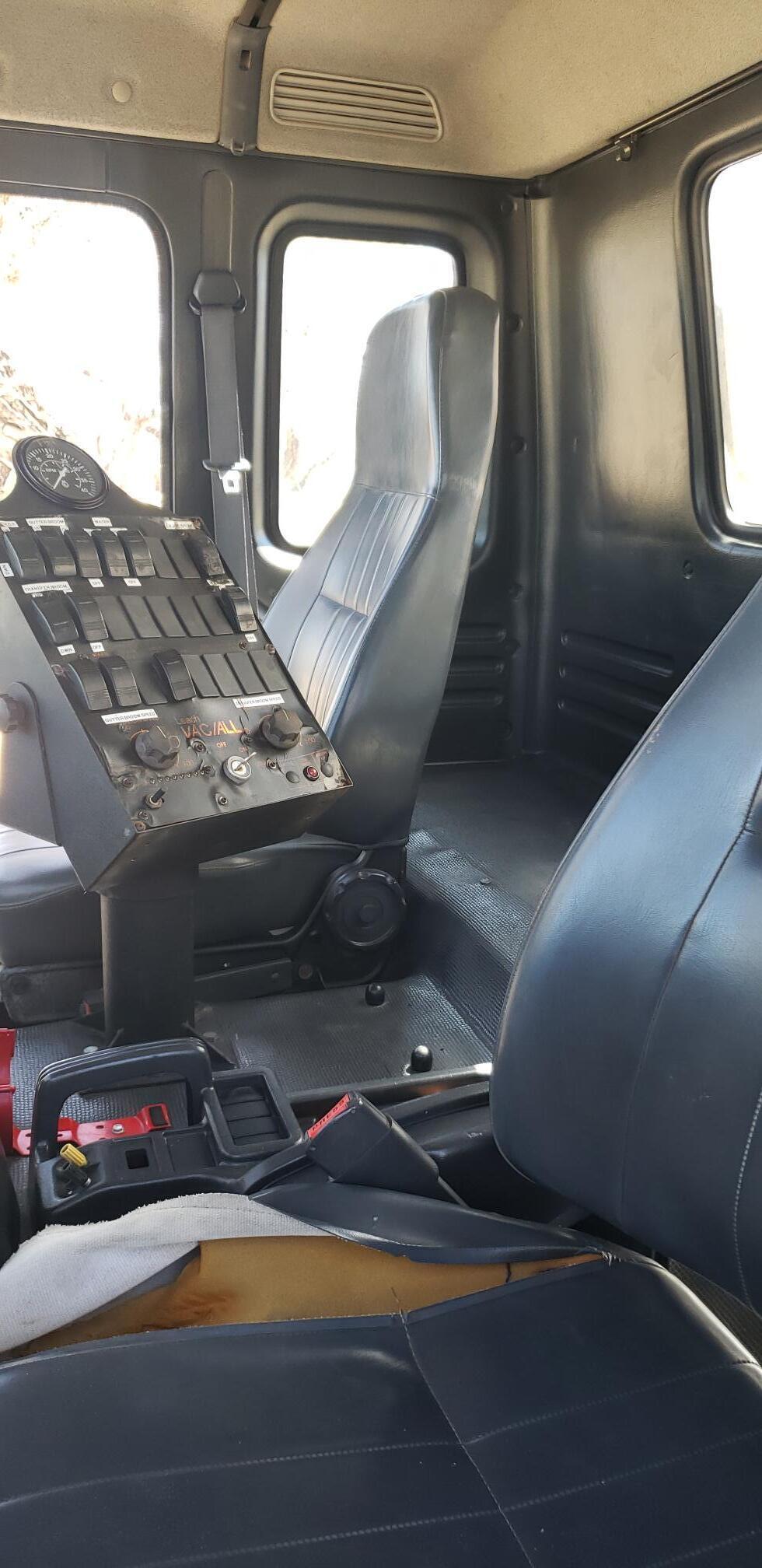 1999 GMC T7500 - Image 26