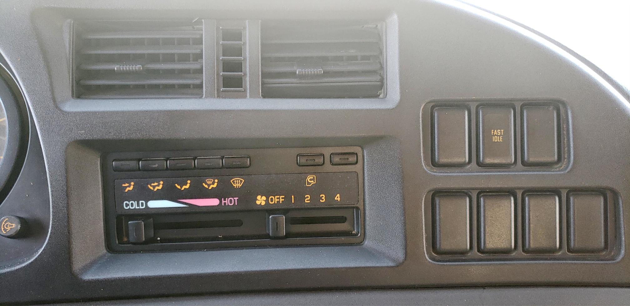 1999 GMC T7500 - Image 36