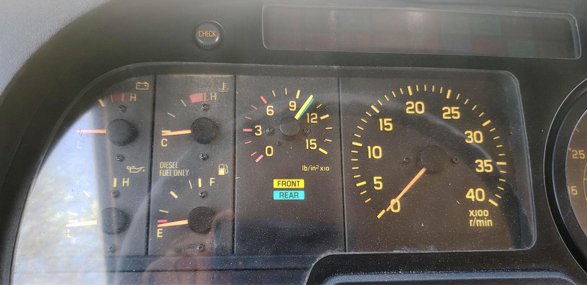 1999 GMC T7500 - Image 34