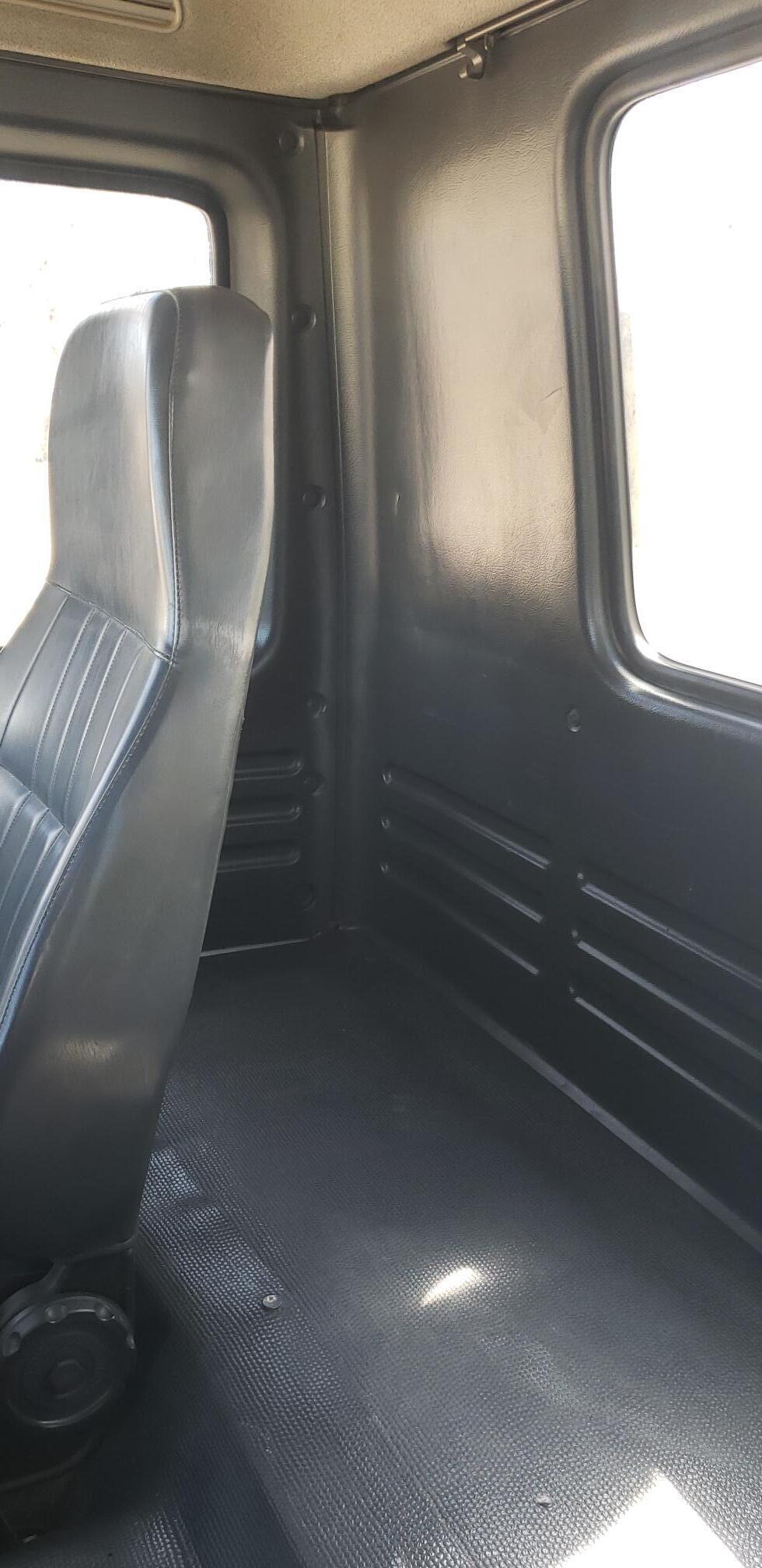 1999 GMC T7500 - Image 27