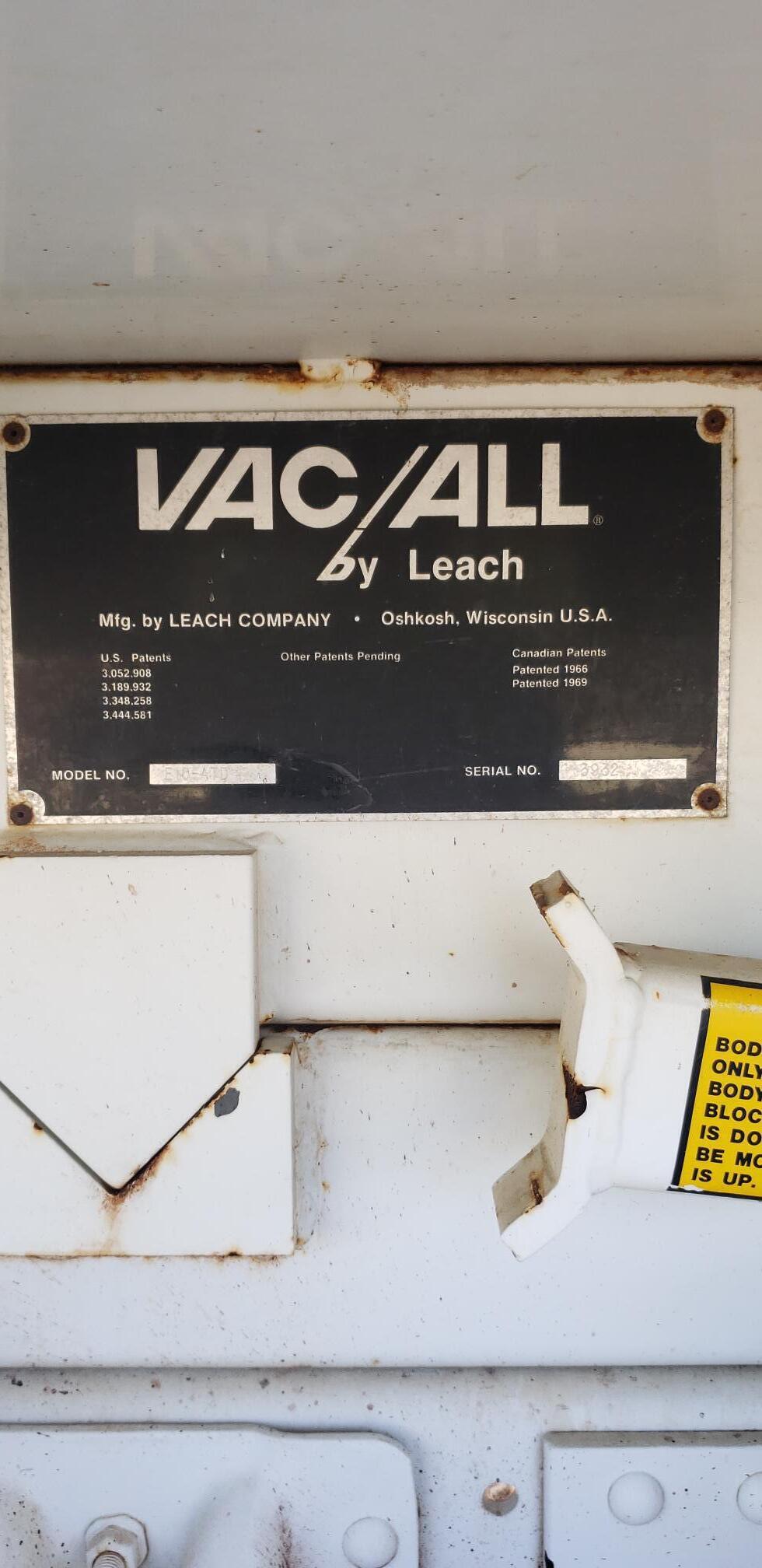 1999 GMC T7500 - Image 39