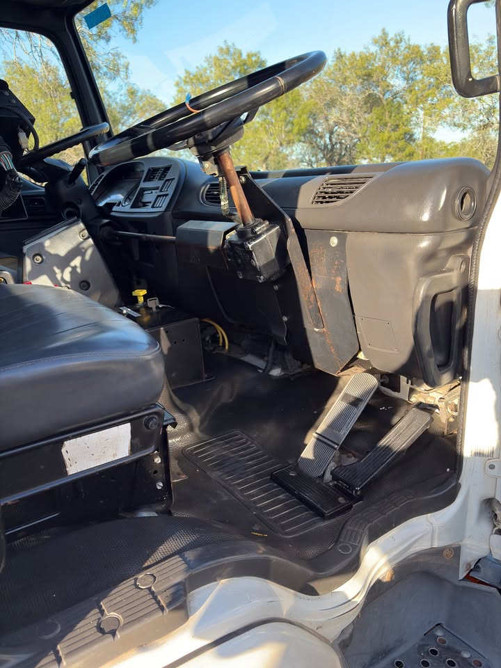 1999 GMC T7500 - Image 25