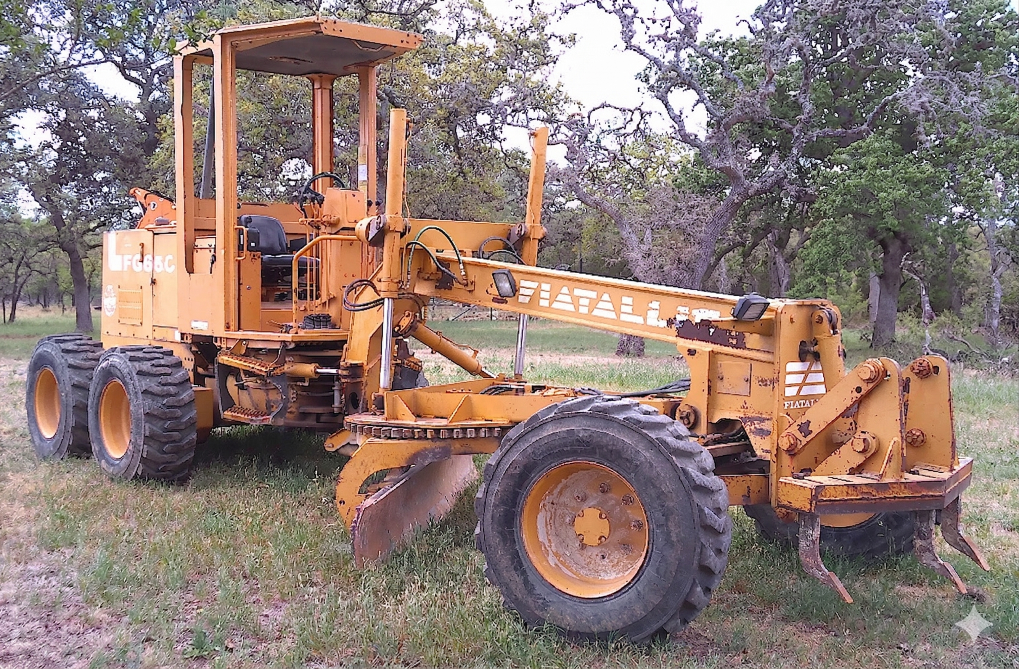 1985 Fiatallis 65C Motor Grader: Reliable Utility for Precision Grading