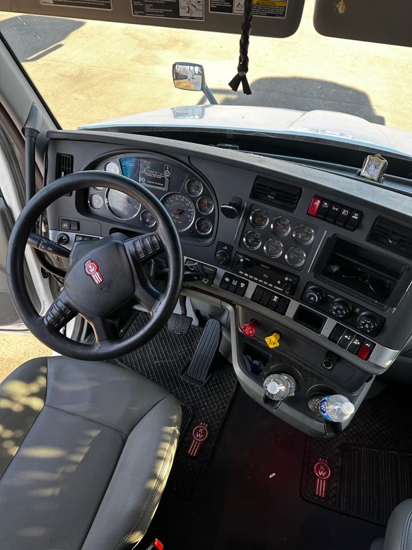 2021 KENWORTH T680 - view 5 of 7