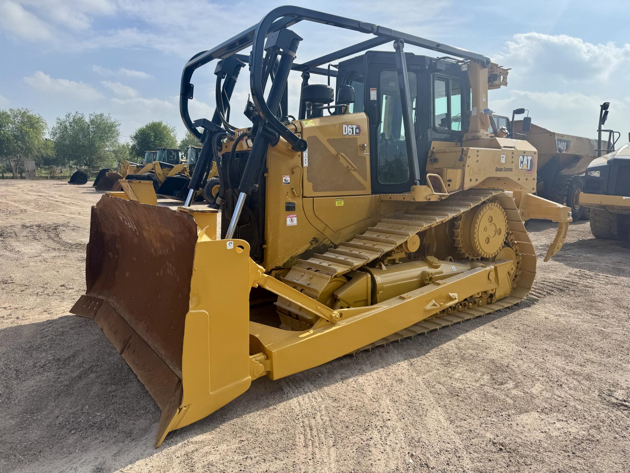 2018 CATERPILLAR D6T XL - view 2 of 4