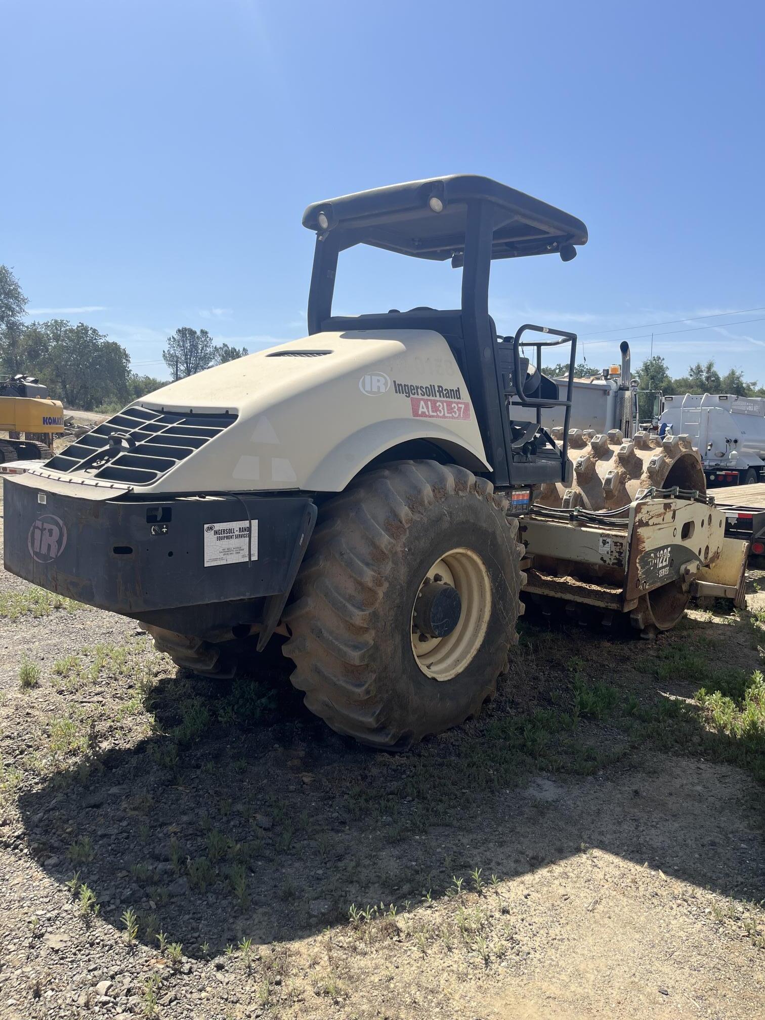 2005 INGERSOLL-RAND SD-122F - view 2 of 8