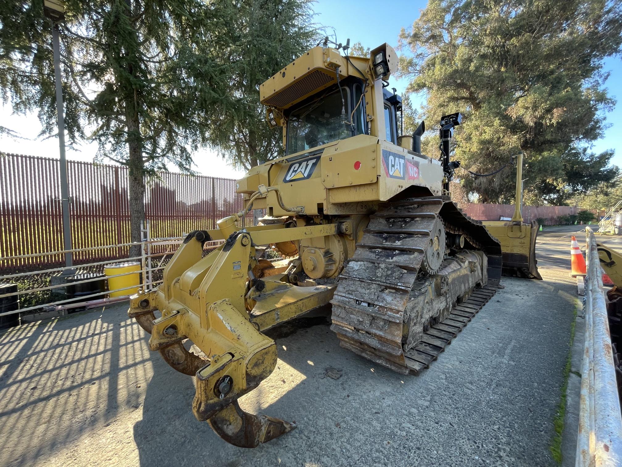 2014 CATERPILLAR D6T XW - view 2 of 8