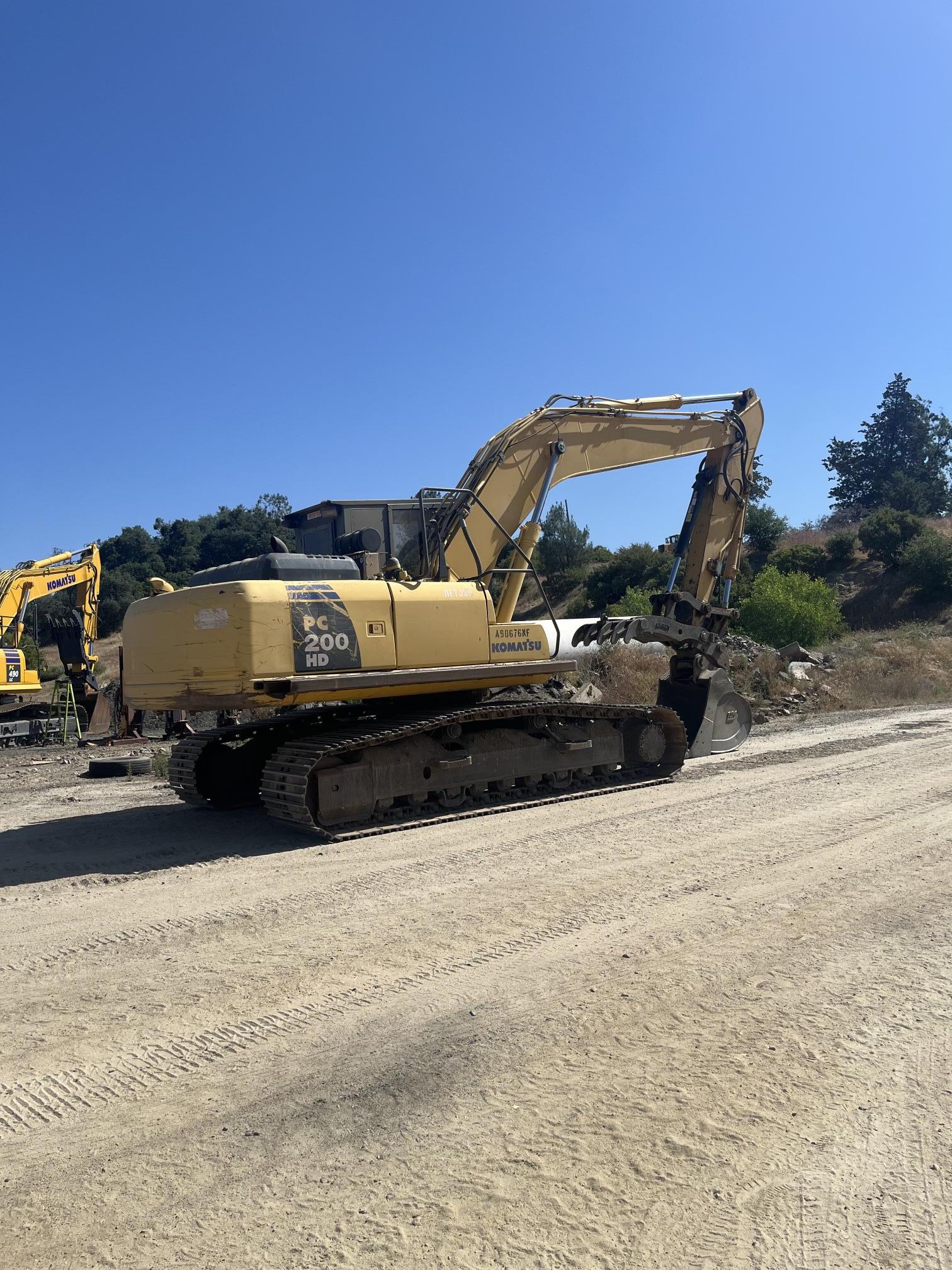 2012 KOMATSU PC200LC-8 - view 2 of 9